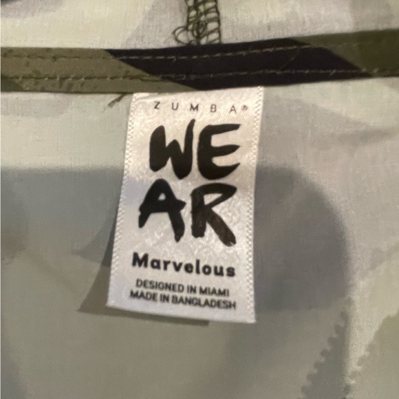 NWOT Zumba Camo Hoodie/Zip Up Jacket, size M - Picture 2 of 3